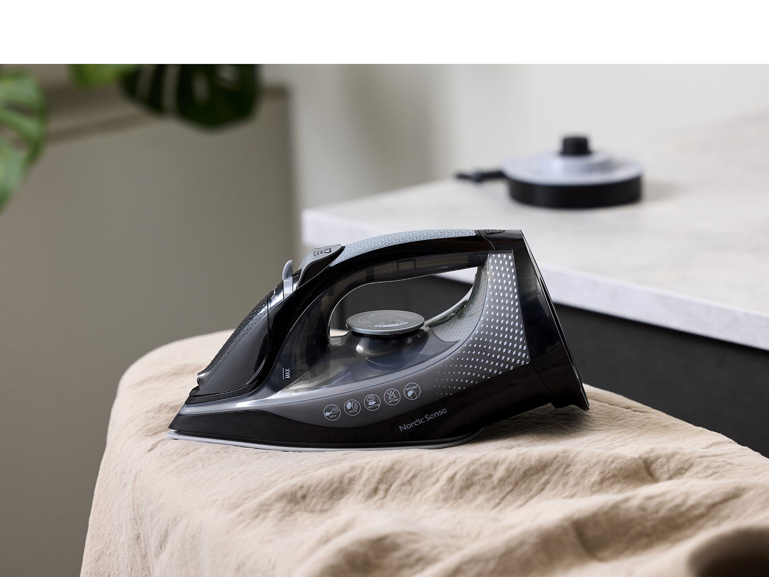 Nordic Sense 2400 W Ledningsfritt Dampstrykejern