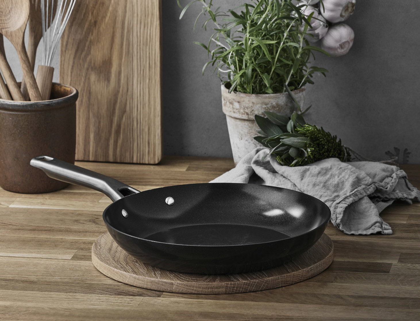 Pillivuyt Gourmet Blavet 28 cm Resirkulert Aluminium Stekepanne med Keramisk Belegg