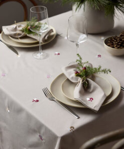 Södahl Christmas Hearts Sett med Duk og 12 stk Broderte Tøyservietter