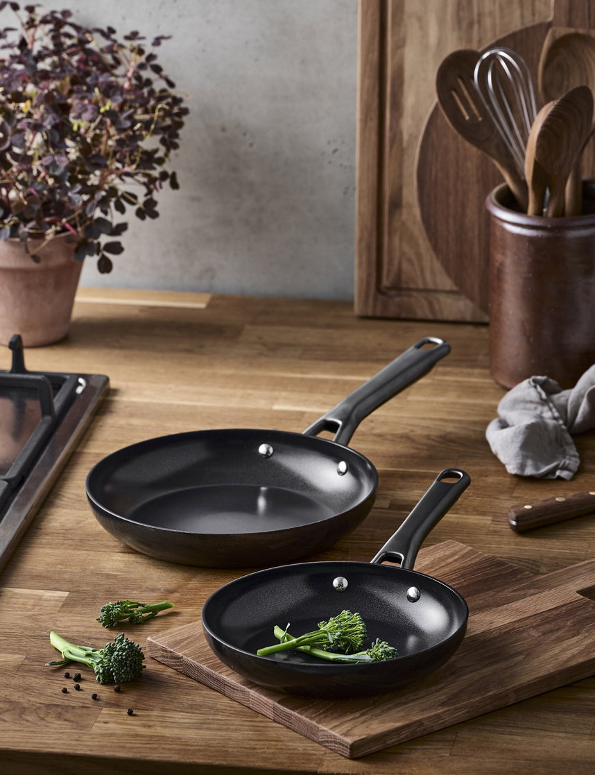 Pillivuyt Gourmet Blavet 20 og 28 cm Resirkulert Aluminium Stekepannesett