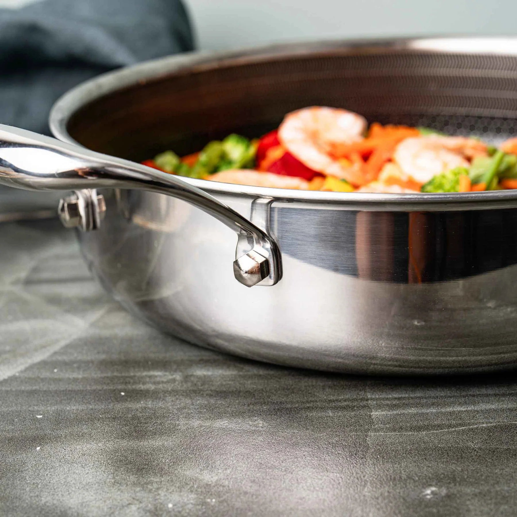 Gladkokken Hybrid Ø28 Slipp-Lett Sautépanne med Lokk